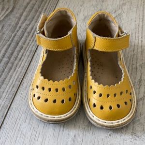 Neman leather maryjane  shoes mustard yellow